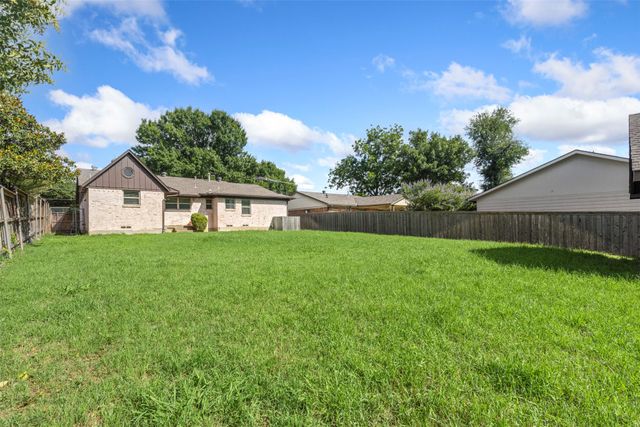 9209 Boundbrook Avenue, Dallas, TX 75243