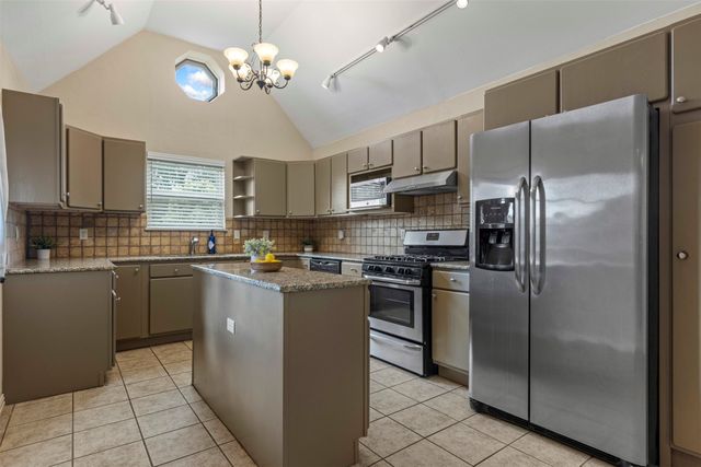 9209 Boundbrook Avenue, Dallas, TX 75243