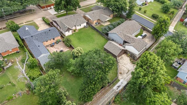9209 Boundbrook Avenue, Dallas, TX 75243