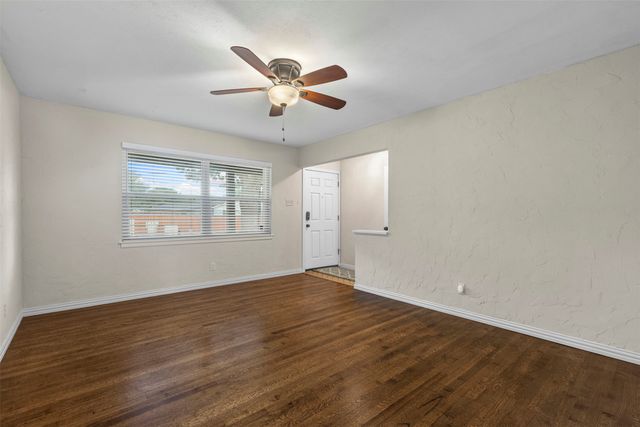 9209 Boundbrook Avenue, Dallas, TX 75243