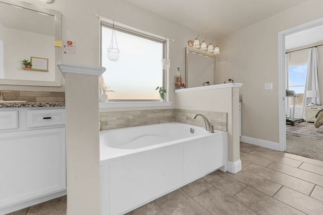 6918 Yellow Rose Ct, Midland, TX 79705