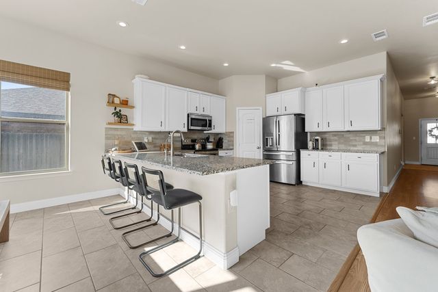 6918 Yellow Rose Ct, Midland, TX 79705