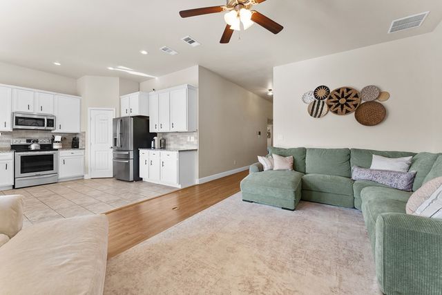 6918 Yellow Rose Ct, Midland, TX 79705