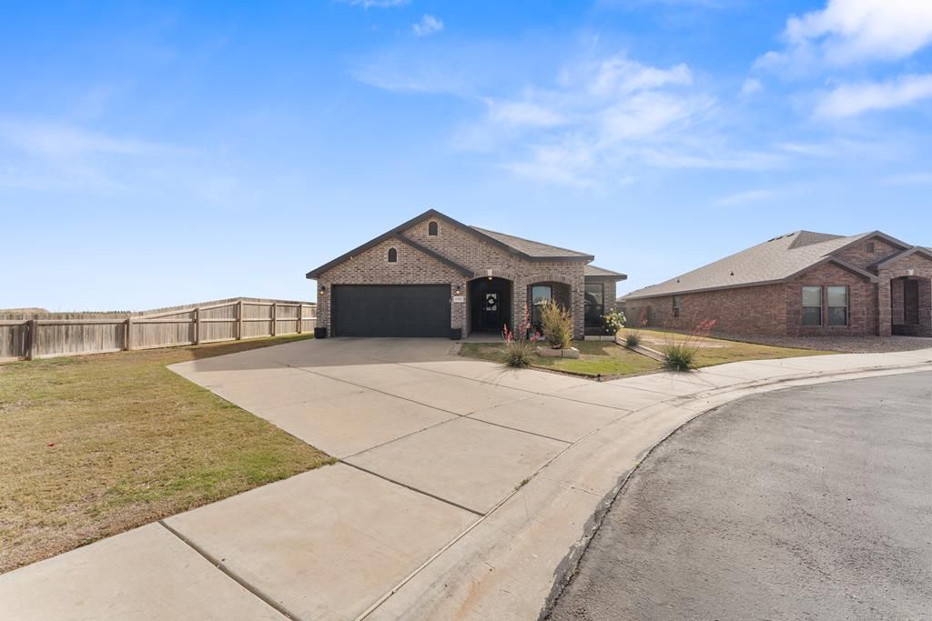 6918 Yellow Rose Ct, Midland, TX 79705