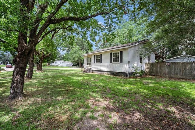 111 Esplanade Avenue, Mobile, AL 36606