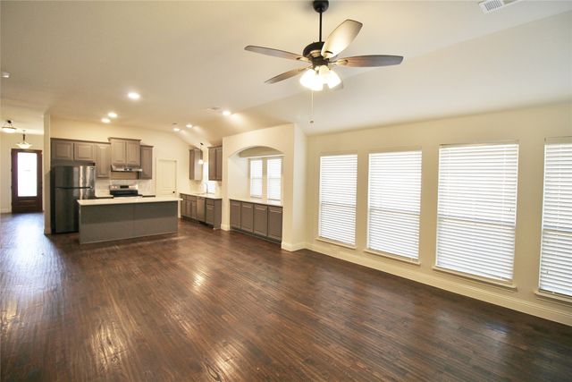 1532 Reagan Avenue, Waxahachie, TX 75165