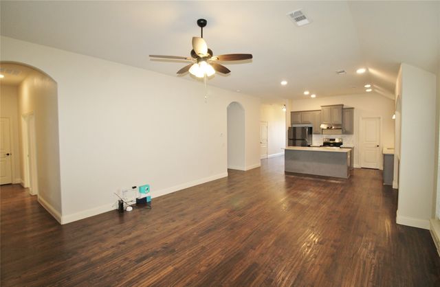 1532 Reagan Avenue, Waxahachie, TX 75165