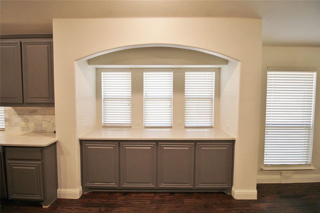 1532 Reagan Avenue, Waxahachie, TX 75165