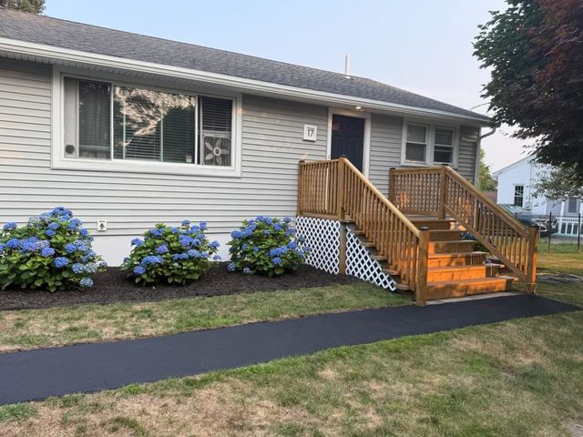 17 Winchester Street, Portsmouth, NH 03801