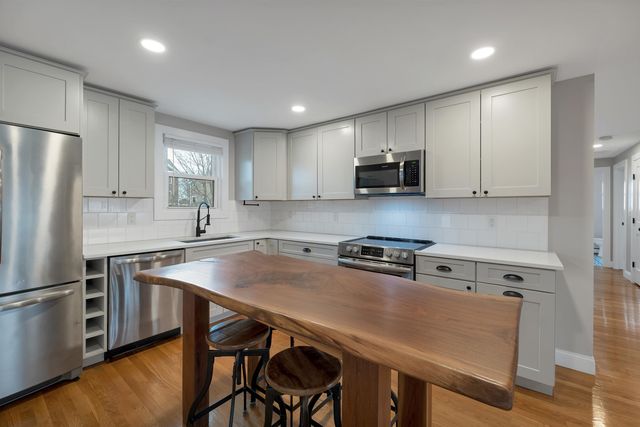 17 Winchester Street, Portsmouth, NH 03801