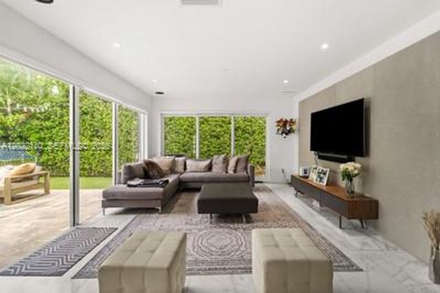 721 Bird Rd, Coral Gables, FL 33146