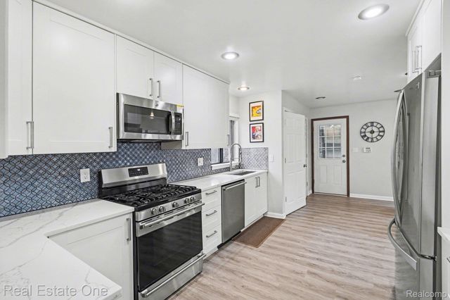 7329 Creek View Circle, West Bloomfield Charter Township, MI 48322