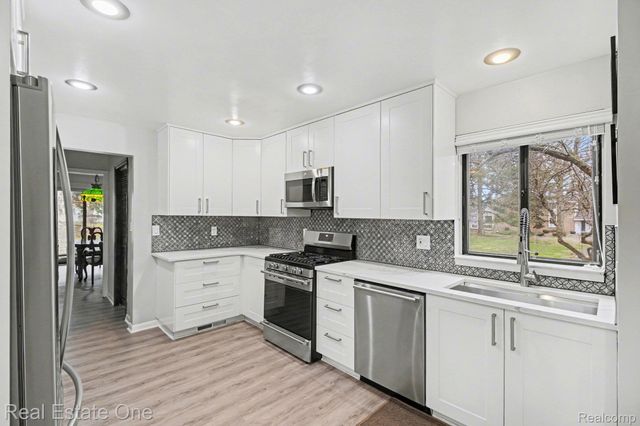 7329 Creek View Circle, West Bloomfield Charter Township, MI 48322