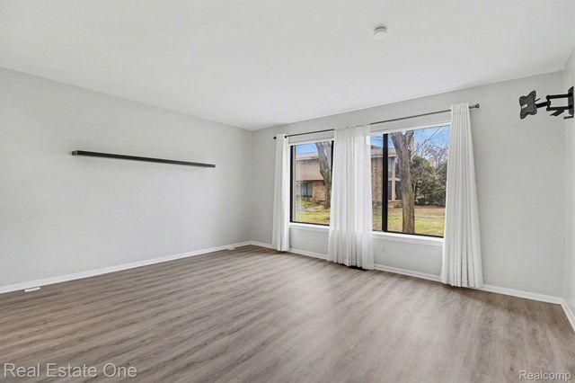 7329 Creek View Circle, West Bloomfield Charter Township, MI 48322