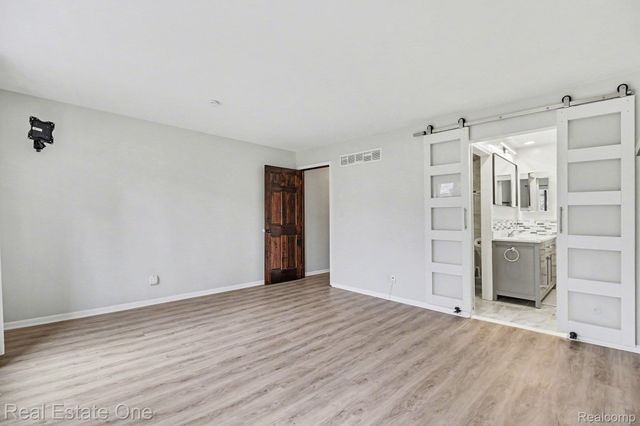 7329 Creek View Circle, West Bloomfield Charter Township, MI 48322