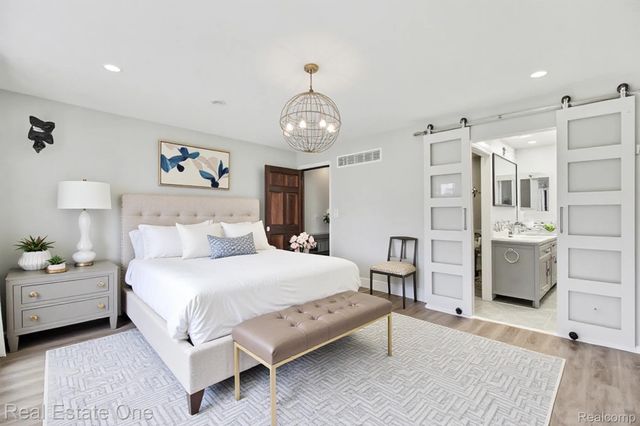 7329 Creek View Circle, West Bloomfield Charter Township, MI 48322