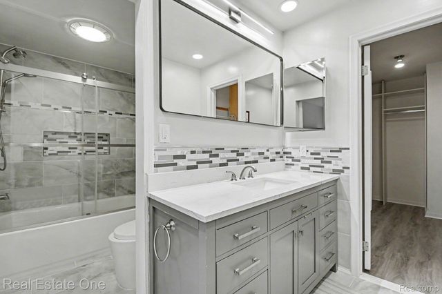 7329 Creek View Circle, West Bloomfield Charter Township, MI 48322