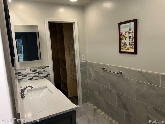 7329 Creek View Circle, West Bloomfield Charter Township, MI 48322