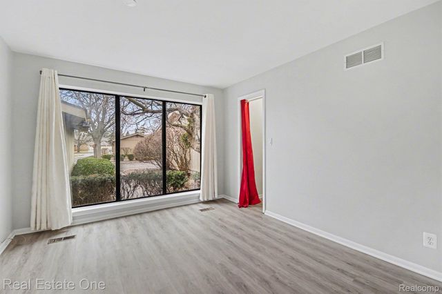 7329 Creek View Circle, West Bloomfield Charter Township, MI 48322