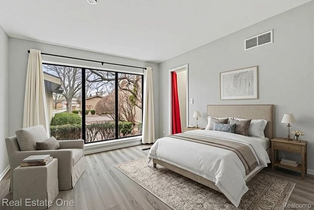 7329 Creek View Circle, West Bloomfield Charter Township, MI 48322