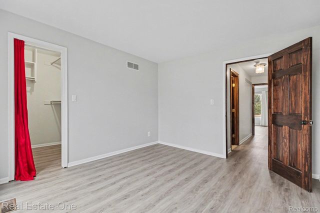 7329 Creek View Circle, West Bloomfield Charter Township, MI 48322