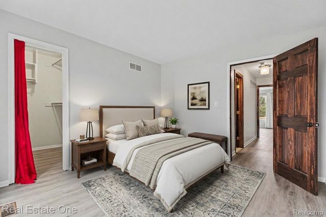 7329 Creek View Circle, West Bloomfield Charter Township, MI 48322