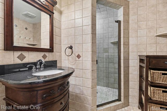 7329 Creek View Circle, West Bloomfield Charter Township, MI 48322