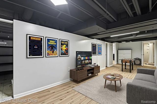 7329 Creek View Circle, West Bloomfield Charter Township, MI 48322