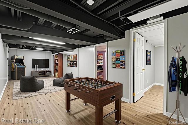 7329 Creek View Circle, West Bloomfield Charter Township, MI 48322