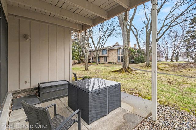 7329 Creek View Circle, West Bloomfield Charter Township, MI 48322