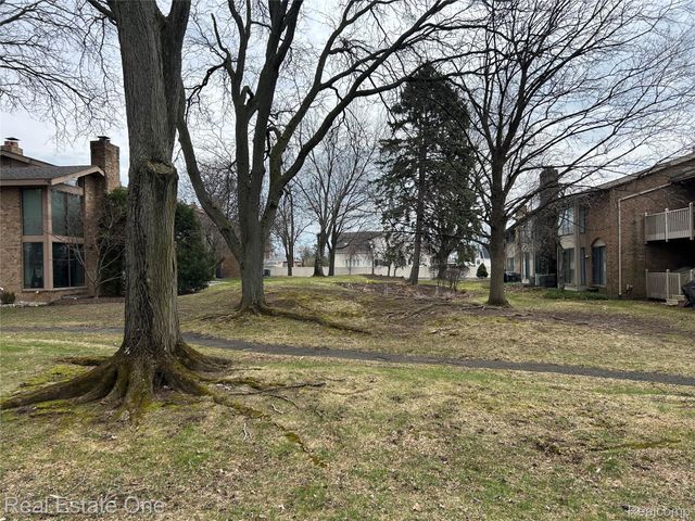 7329 Creek View Circle, West Bloomfield Charter Township, MI 48322