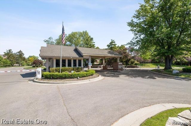 7329 Creek View Circle, West Bloomfield Charter Township, MI 48322