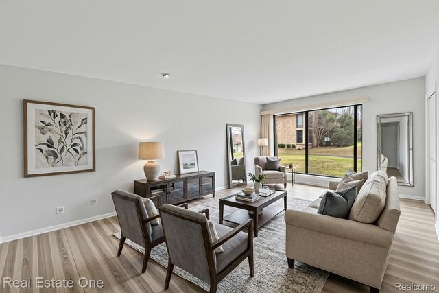 7329 Creek View Circle, West Bloomfield Charter Township, MI 48322