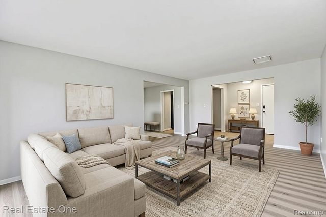 7329 Creek View Circle, West Bloomfield Charter Township, MI 48322