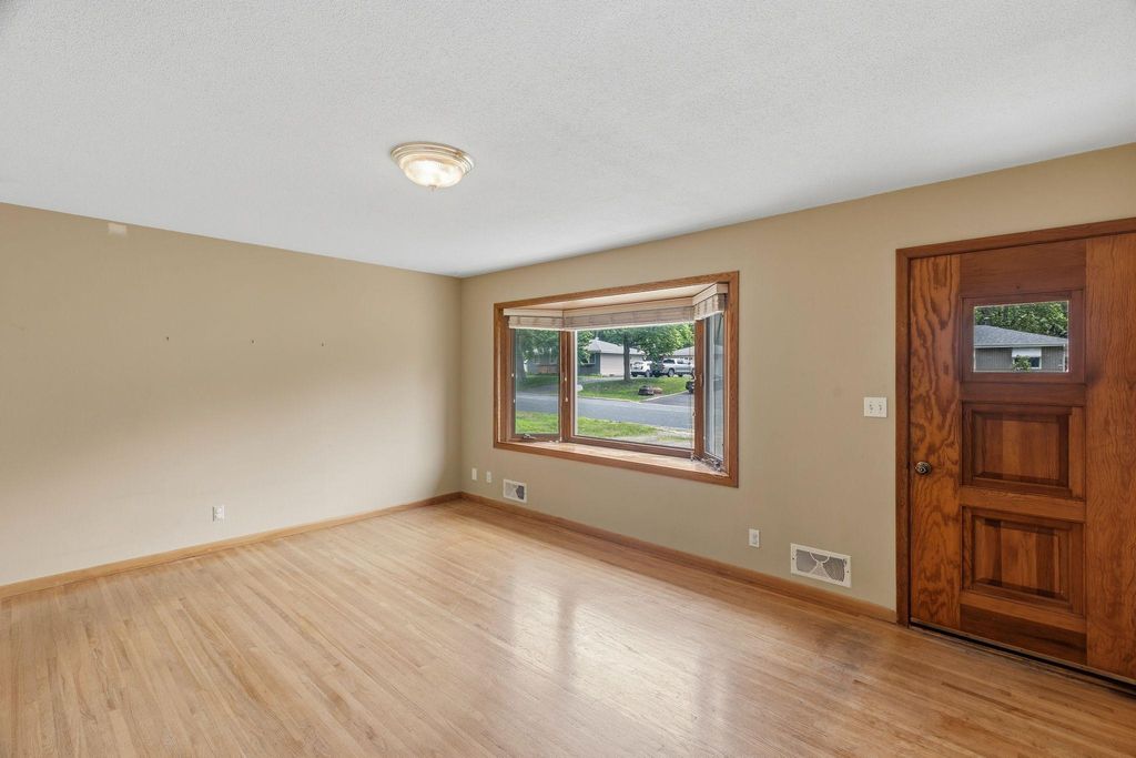 8508 Rich Avenue S, Bloomington, MN 55437 — photo 4