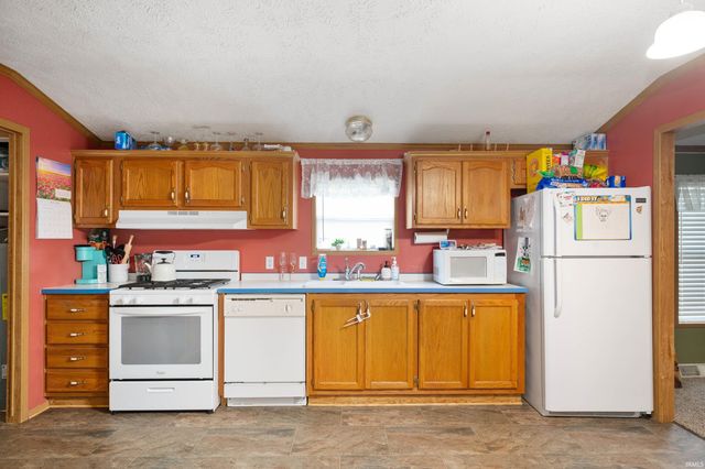 4369 E SR 26, Hartford City, IN 47348