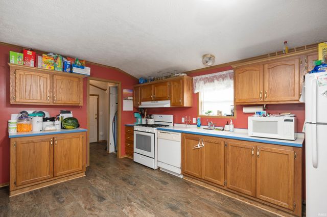 4369 E SR 26, Hartford City, IN 47348