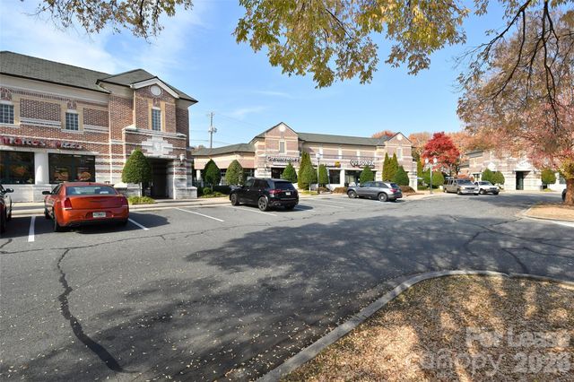 8643 Beaver Creek Drive, Charlotte, NC 28269