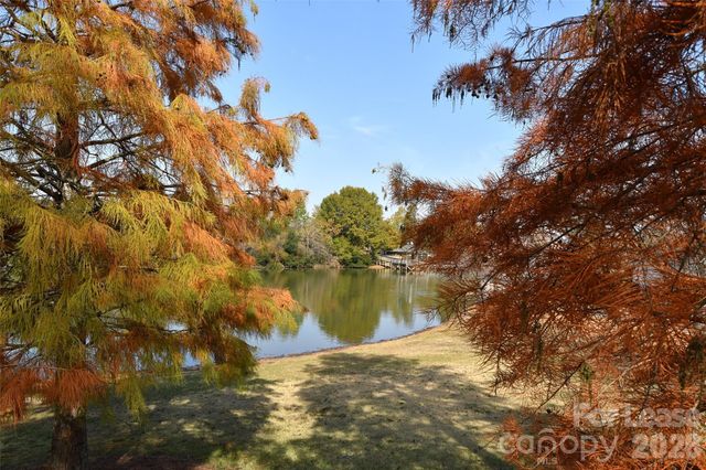 8643 Beaver Creek Drive, Charlotte, NC 28269
