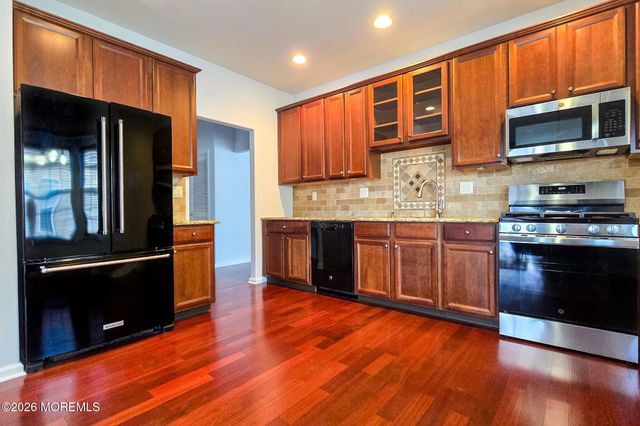 42 Kensington Road, Manchester, NJ 08759