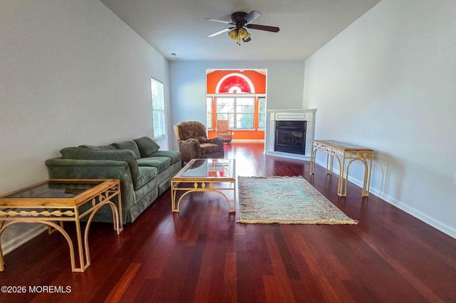 42 Kensington Road, Manchester, NJ 08759