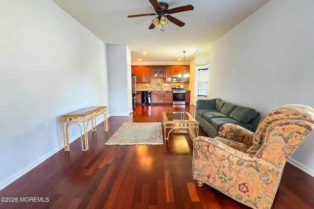 42 Kensington Road, Manchester, NJ 08759