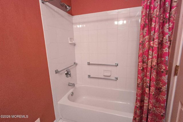 42 Kensington Road, Manchester, NJ 08759