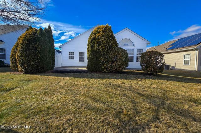 42 Kensington Road, Manchester, NJ 08759