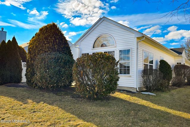 42 Kensington Road, Manchester, NJ 08759