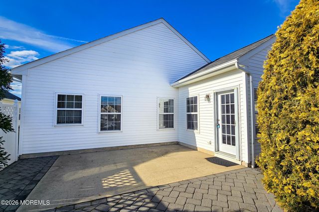 42 Kensington Road, Manchester, NJ 08759