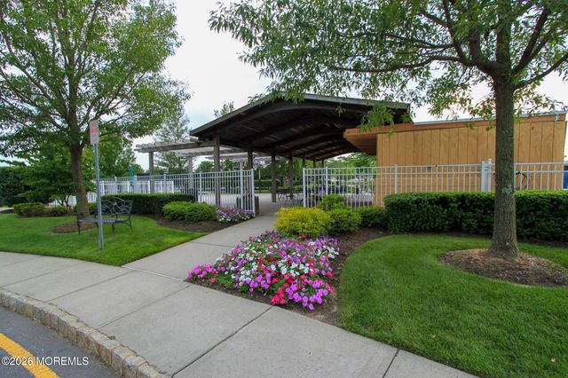 42 Kensington Road, Manchester, NJ 08759