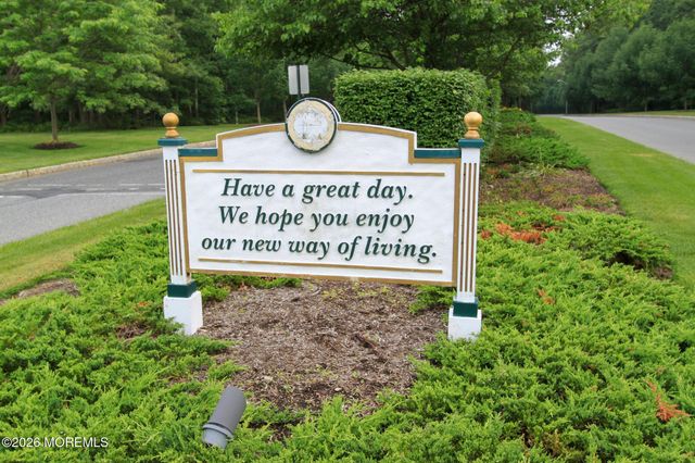 42 Kensington Road, Manchester, NJ 08759