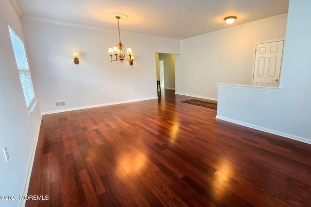 42 Kensington Road, Manchester, NJ 08759