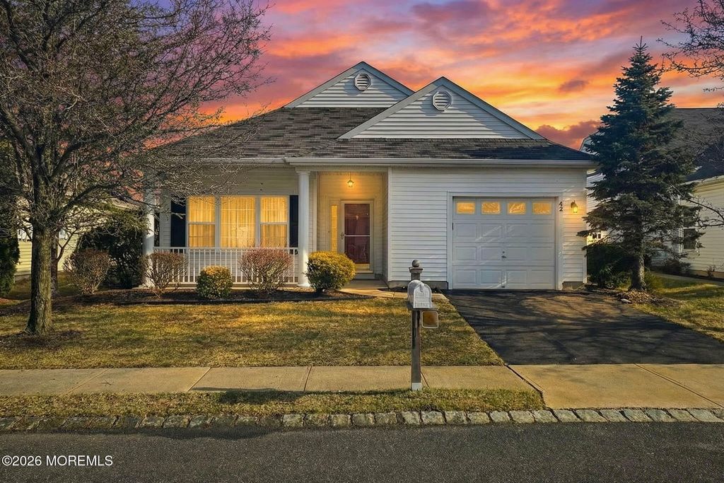 42 Kensington Road, Manchester, NJ 08759